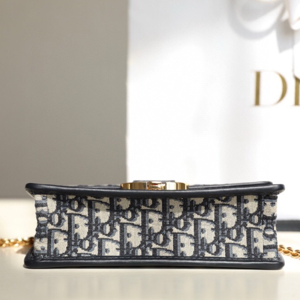 Purse - Picture 5 of 5